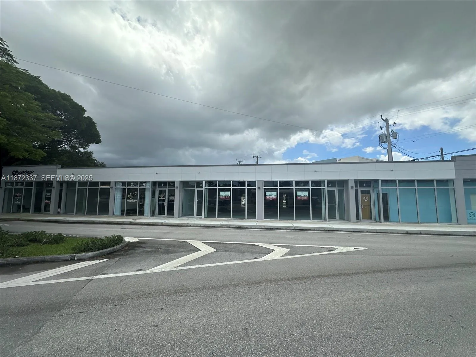 View details of listing 10 S Royal Poinciana Boulevard 3, Miami Springs, FL 33166 Miami Springs with MLS#