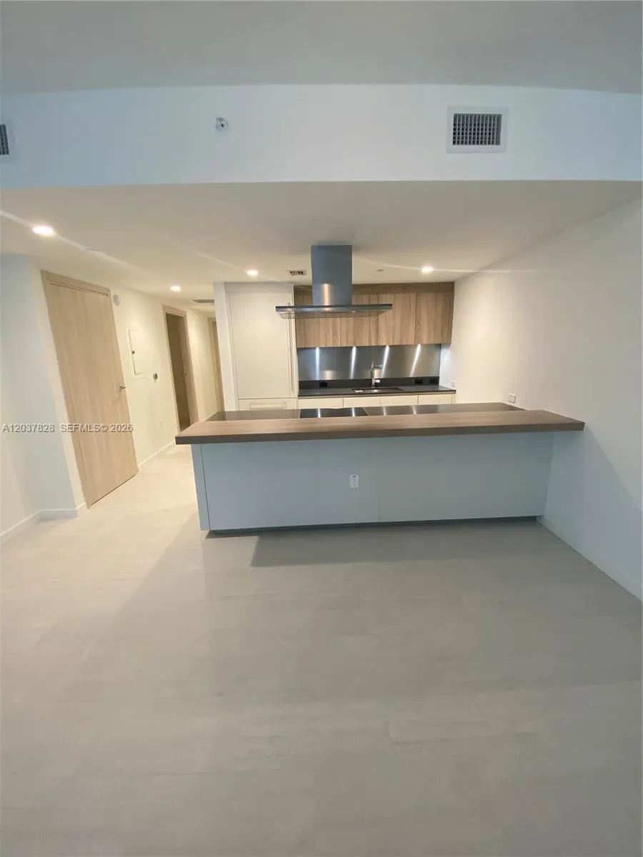 Listing  1000 Brickell Plaza 2007, Miami, FL 33131, Miami, FL 33131