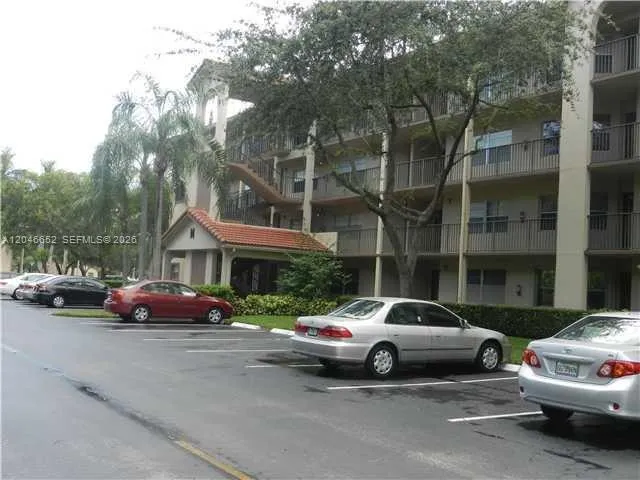 View details of listing 1000 SW 125th Avenue 406N, Pembroke Pines, FL 33027 Pembroke Pines with MLS#