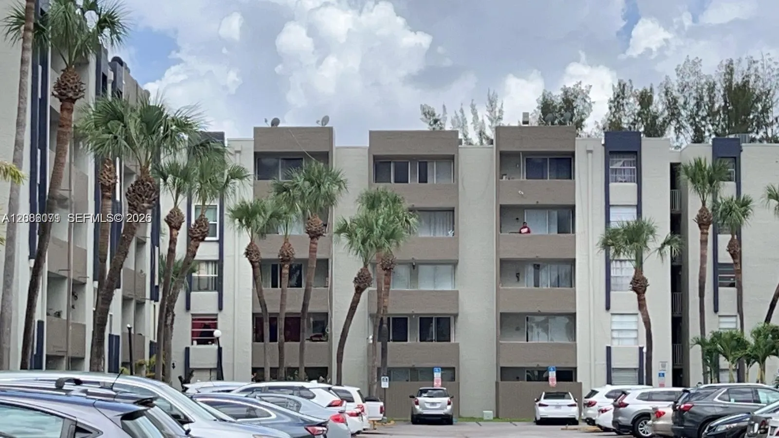 View details of listing 10000 NW 80th Court 2312, Hialeah Gardens, FL 33016 Hialeah Gardens with MLS# 