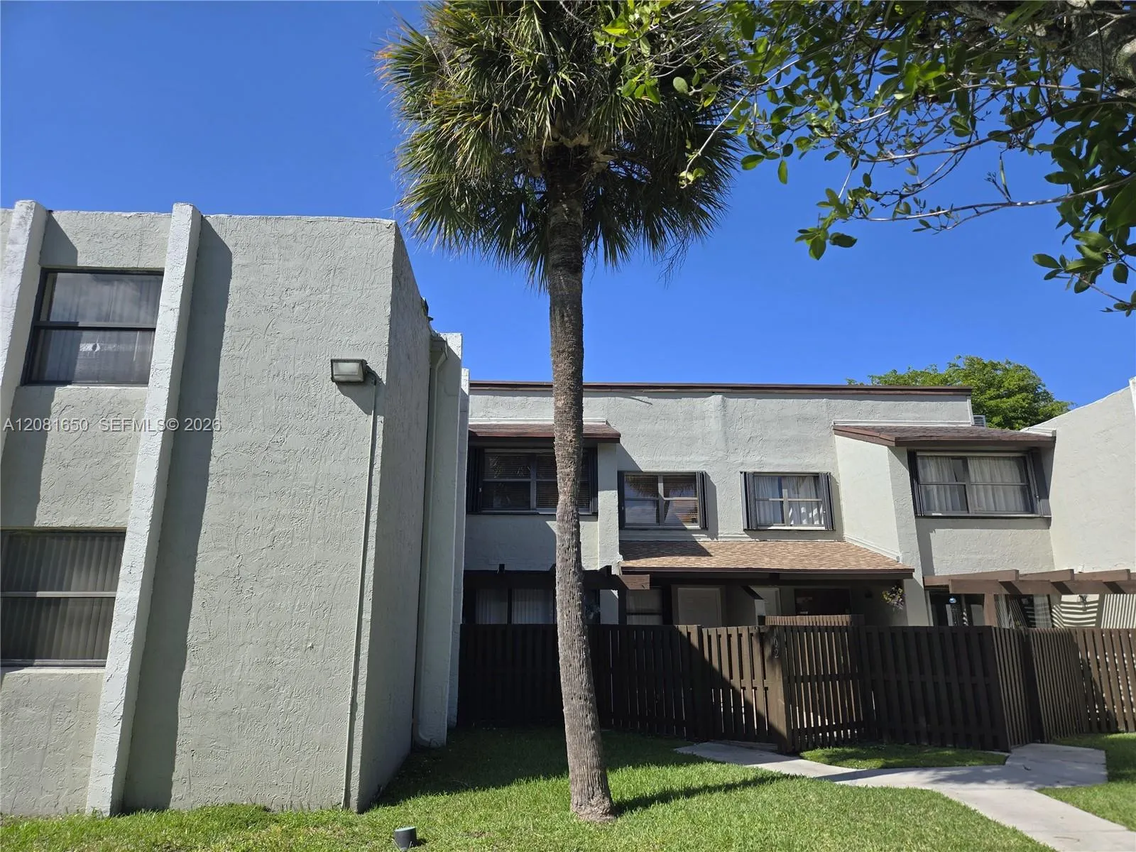 View details of listing 10020 NW 9th St Circle 102, Miami, FL 33172 Miami with MLS#