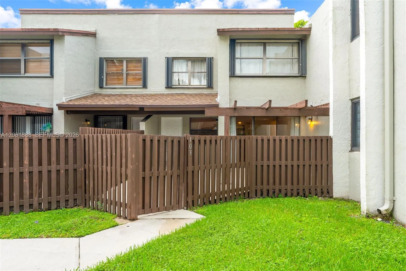 Listing  10020 NW 9th St Circle 103, Miami, FL 33172, Miami, FL 33172