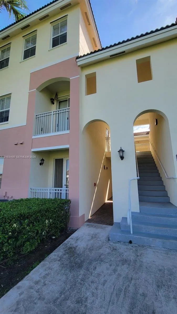 Listing  10022 NW 7th Street 205, Miami, FL 33172, Miami, FL 33172
