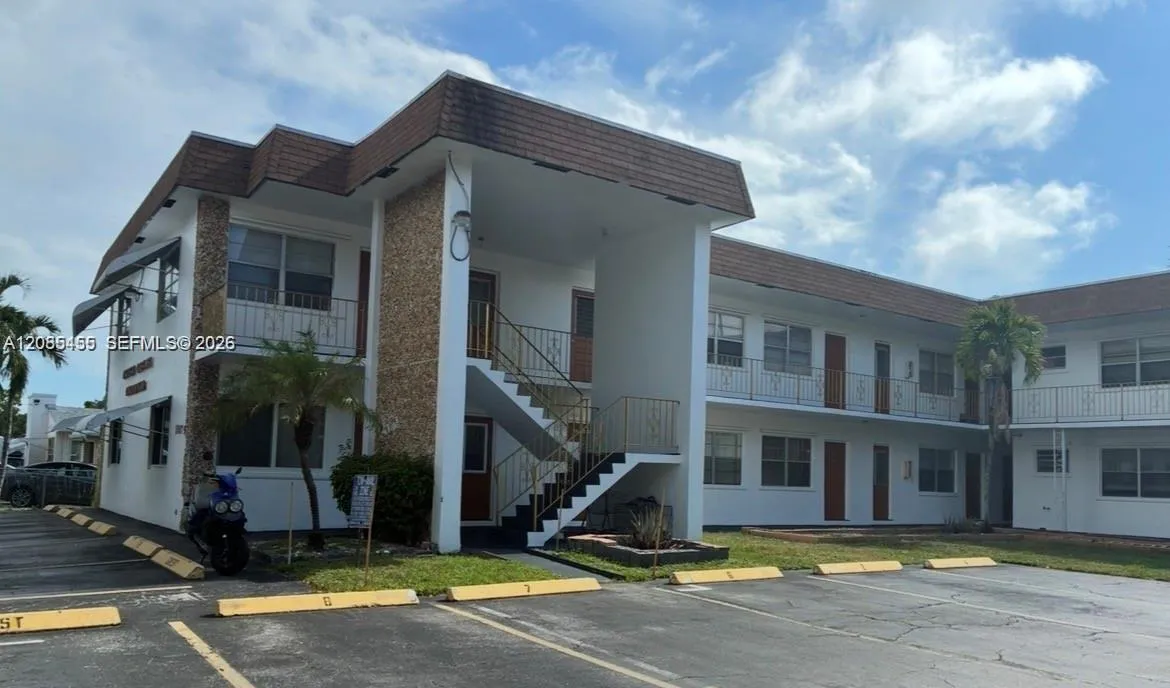 Listing  1007 N 19th Avenue 19, Hollywood, FL 33020, Hollywood, FL 33020