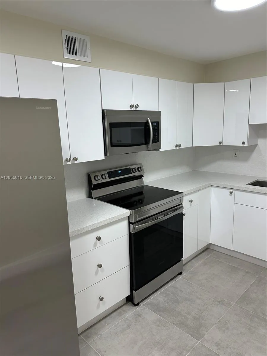 Listing  10090 NW 80th Court 1421, Hialeah Gardens, FL 33016, Hialeah Gardens, FL 33016