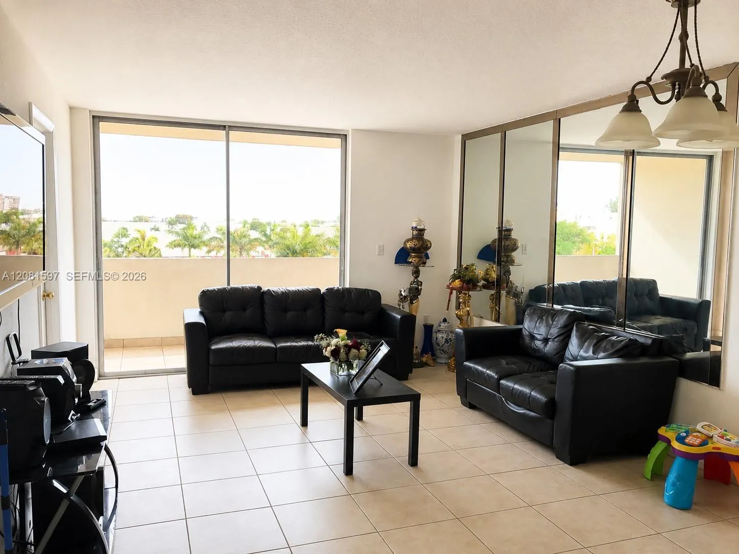 View details of listing 10090 NW 80th Court 1561, Hialeah Gardens, FL 33016 Hialeah Gardens with MLS# 