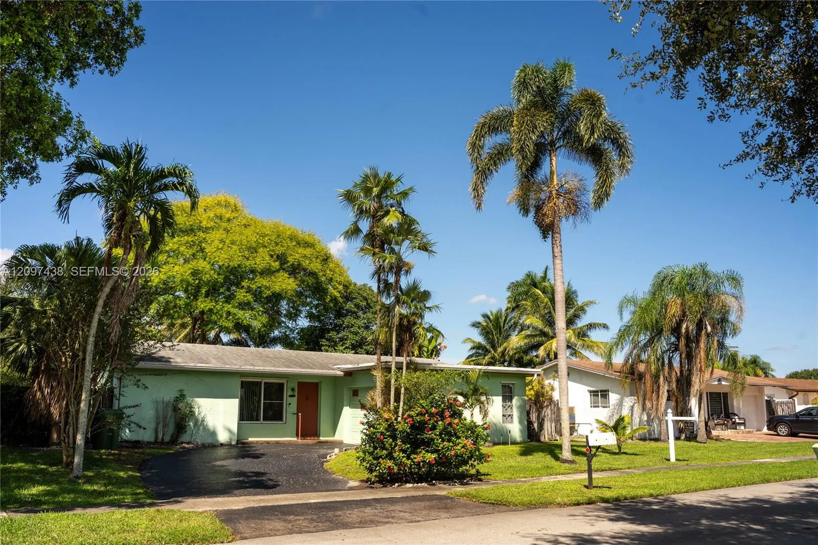 View details of listing 1010 NW 93rd Terrace, Pembroke Pines, FL 33024 Pembroke Pines with MLS#