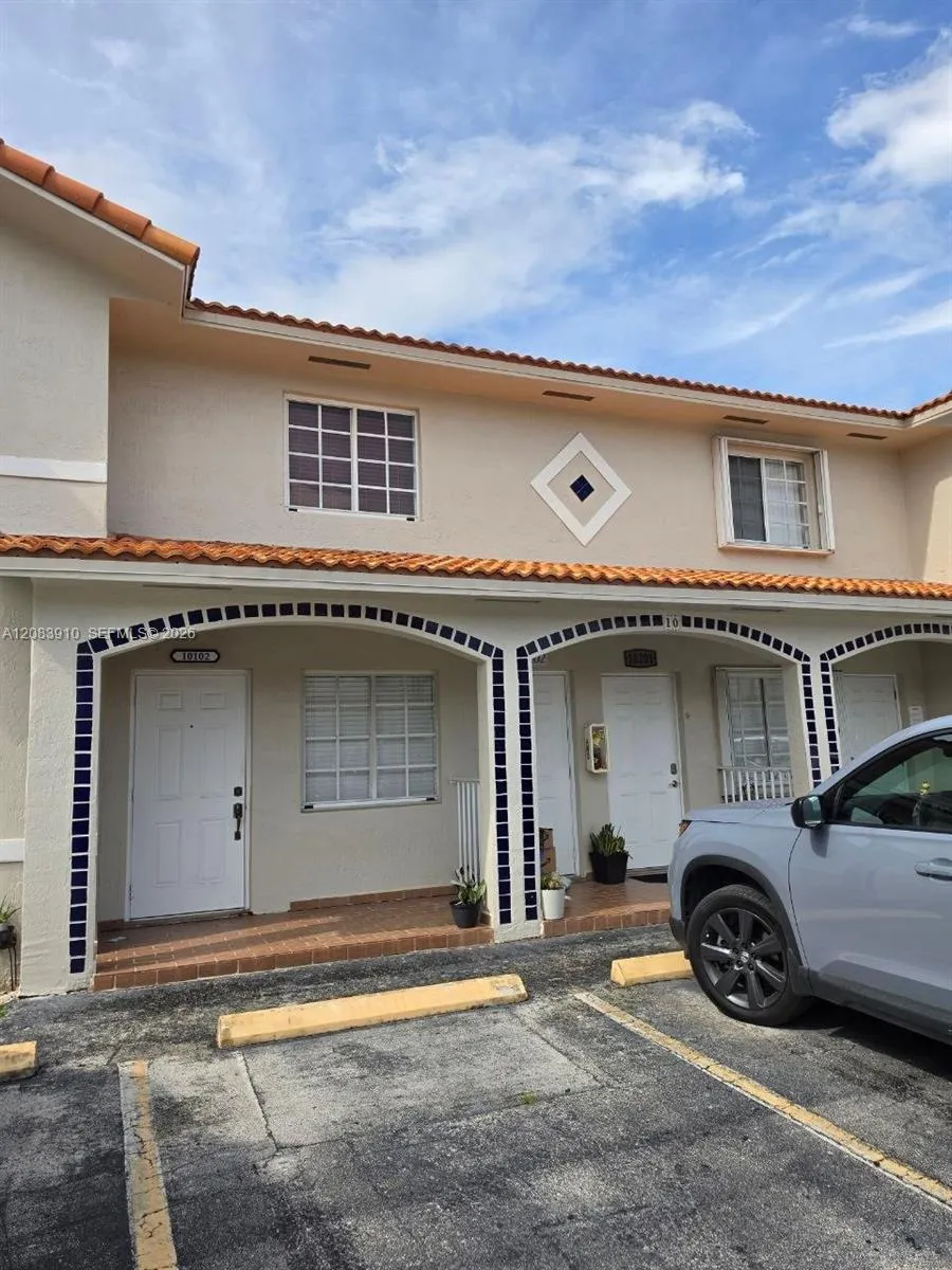 View details of listing 10101 W Okeechobee Road 10-202, Hialeah Gardens, FL 33016 Hialeah Gardens with MLS# 