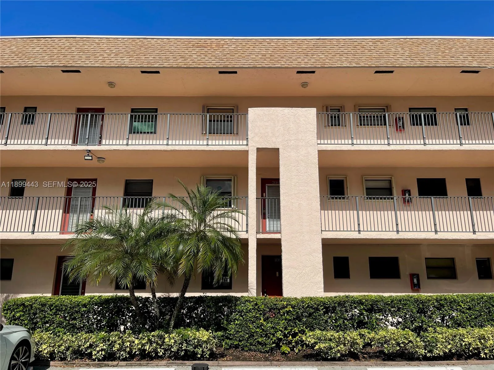 Listing  10123 Sunrise Lakes Boulevard 208, Sunrise, FL 33322, Sunrise, FL 33322