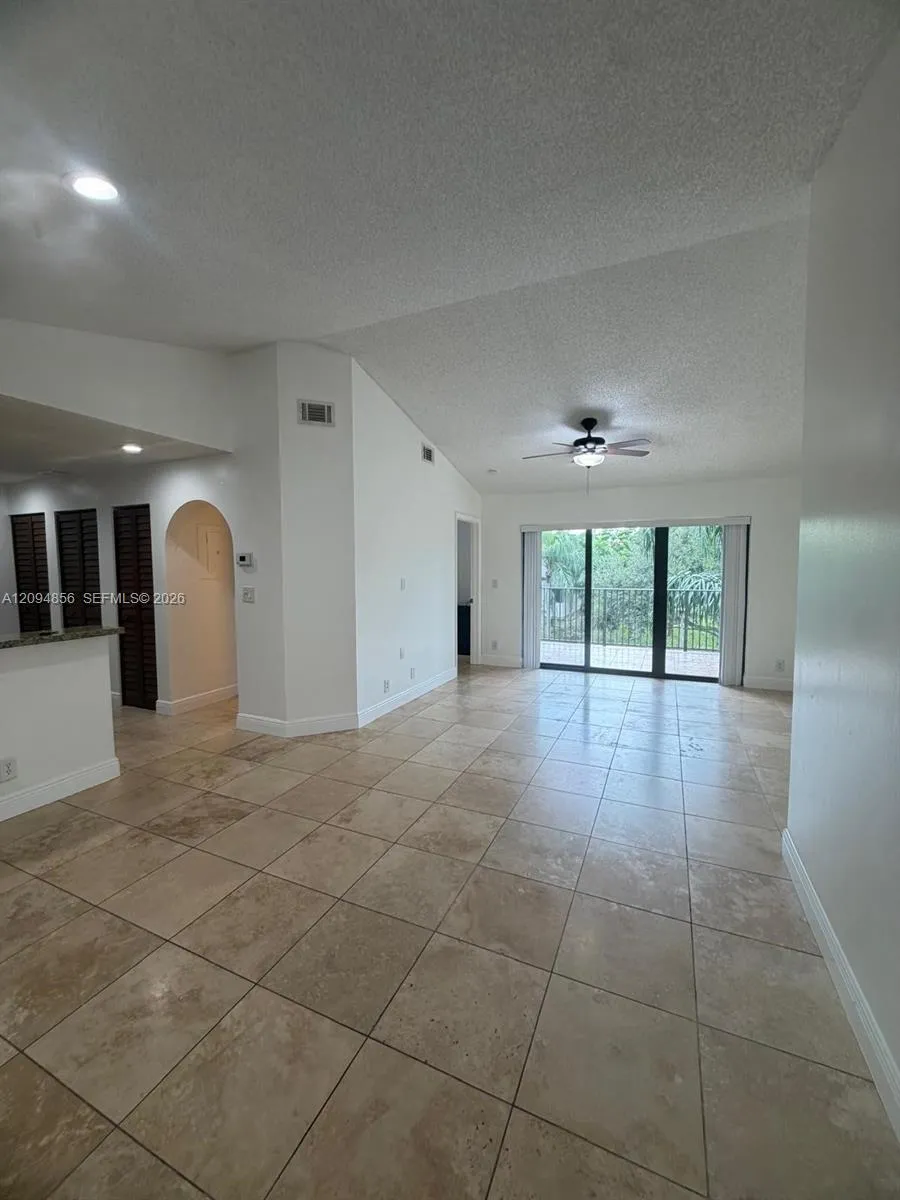 View details of listing 10125 W Sunrise Boulevard 303, Plantation, FL 33322 Plantation with MLS# 