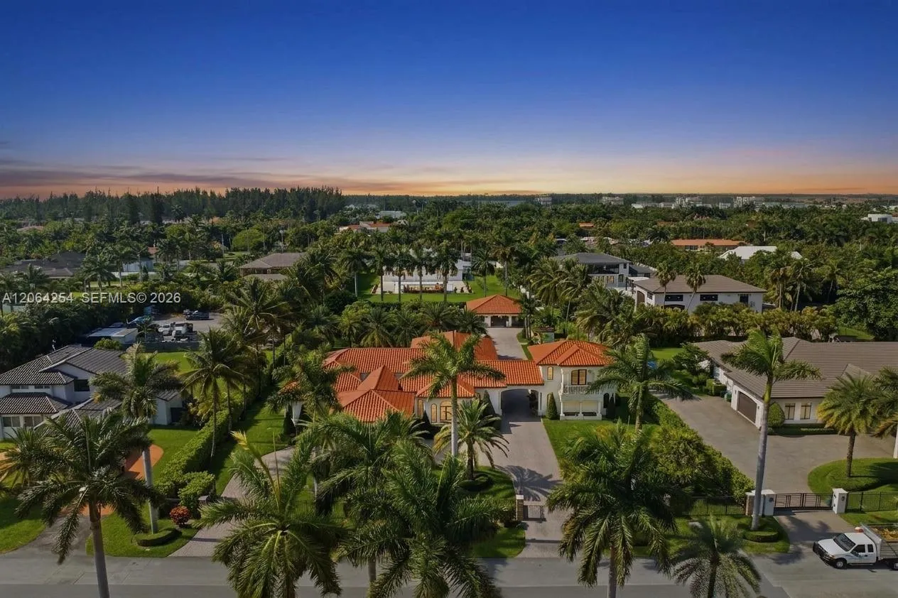 View details of listing 10181 NW 131st Street, Hialeah Gardens, FL 33018 Hialeah Gardens with MLS# 