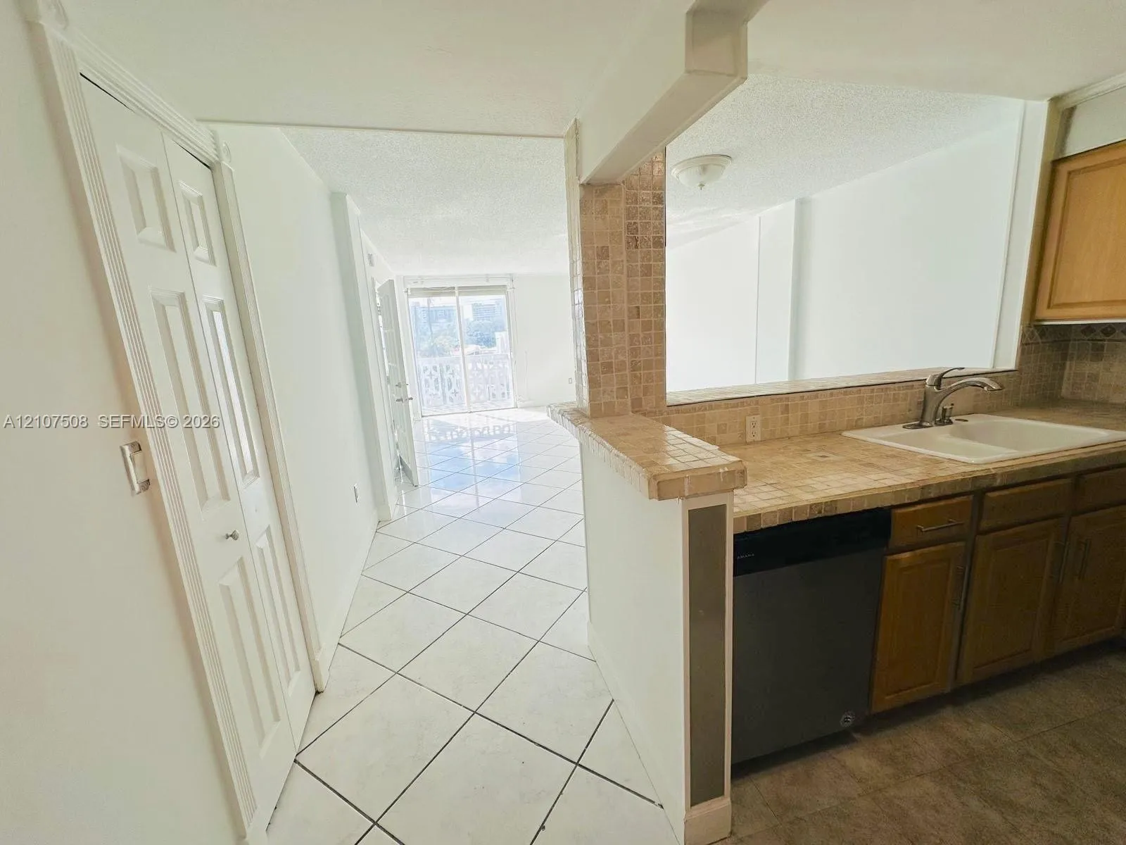 Listing  1020 Meridian Avenue 415, Miami Beach, FL 33139, Miami Beach, FL 33139