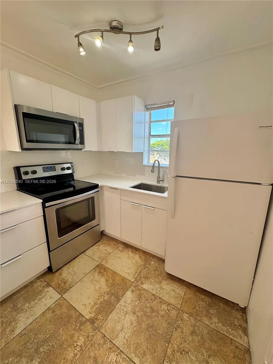 View details of listing 1020 SW 7th Street 9, Miami, FL 33130 Miami with MLS#