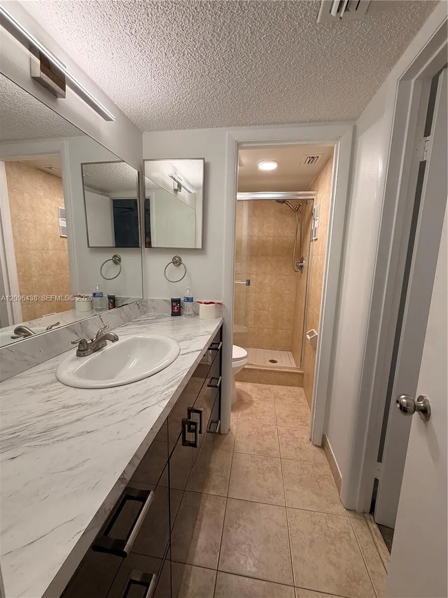 View details of listing 1021 Mockingbird Lane 404, Plantation, FL 33324 Plantation with MLS# 