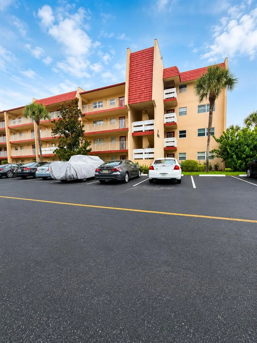 View details of listing 1035 Country Club Drive 408, Margate, FL 33063 Margate with MLS#