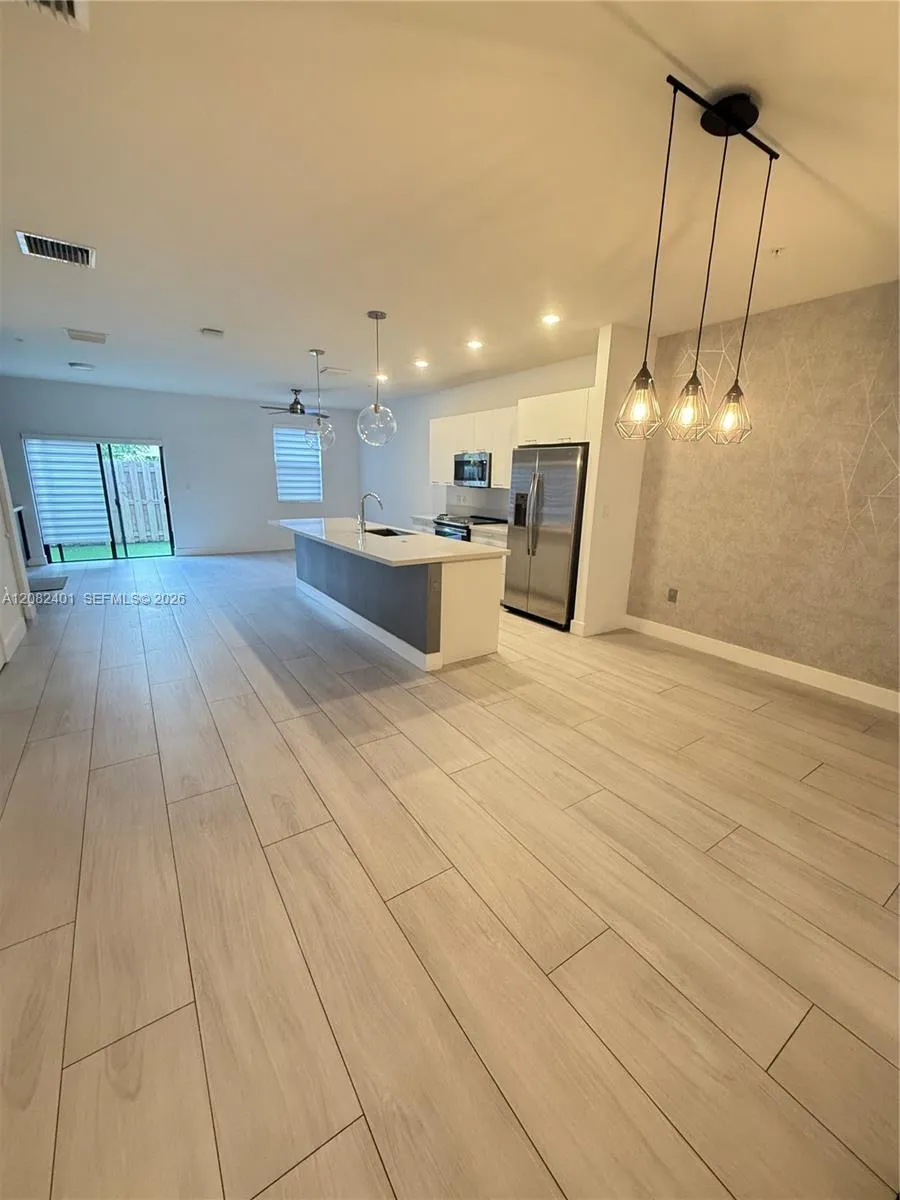 Listing  10407 NW 82nd Street 4, Doral, FL 33178, Doral, FL 33178