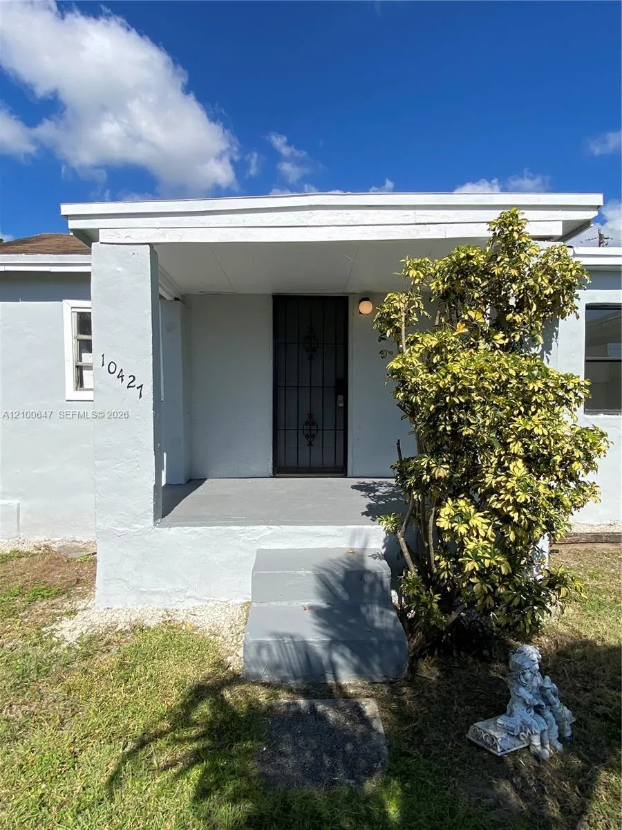 View details of listing 10425 SW 173rd Terrace 10427, Miami, FL 33157 Miami with MLS# 