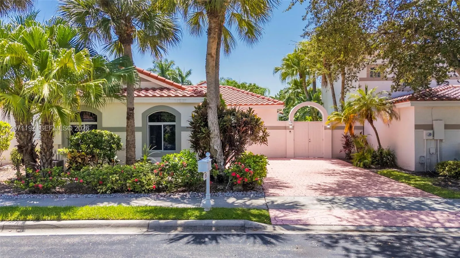 Listing  1051 Bel Aire Drive W, Pembroke Pines, FL 33027, Pembroke Pines, FL 33027
