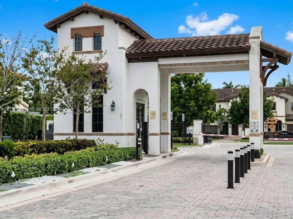 View details of listing 10620 NW 88th Street 221, Doral, FL 33178 Doral with MLS#