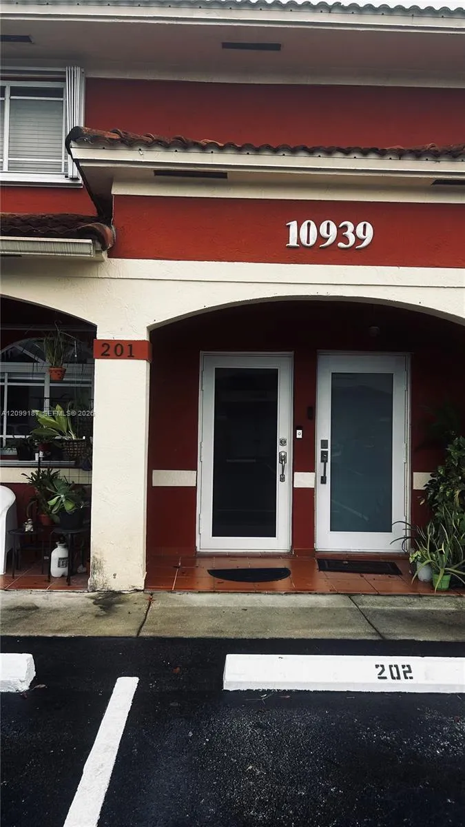 View details of listing 10939 W Okeechobee Road 201, Hialeah Gardens, FL 33018 Hialeah Gardens with MLS# 
