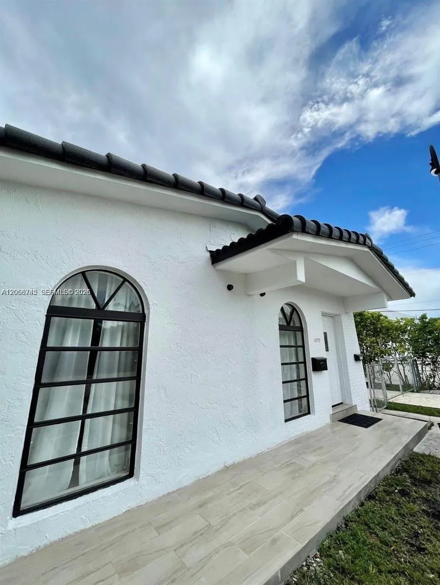 Listing  1097 E 1st Avenue, Hialeah, FL 33010, Hialeah, FL 33010