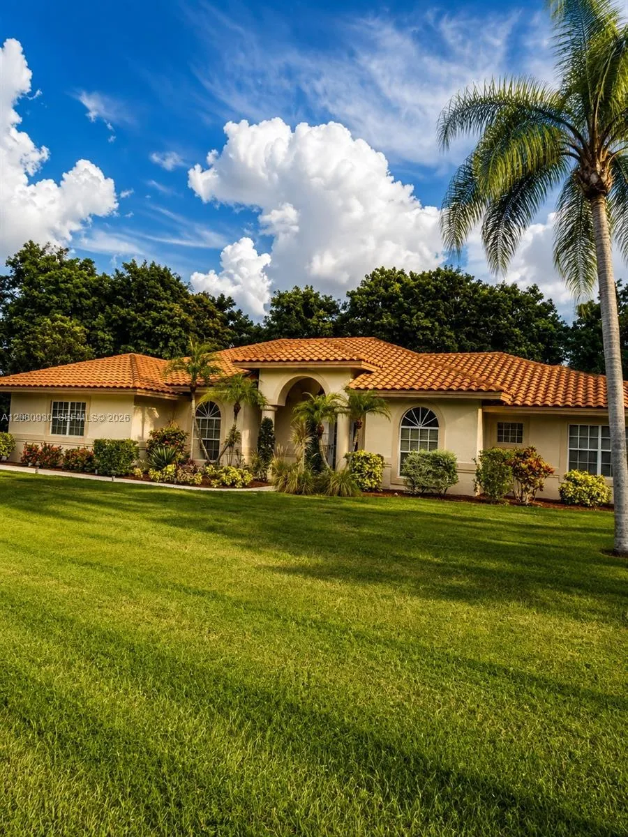 View details of listing 1100 NW 114th Avenue, Plantation, FL 33323 Plantation with MLS#