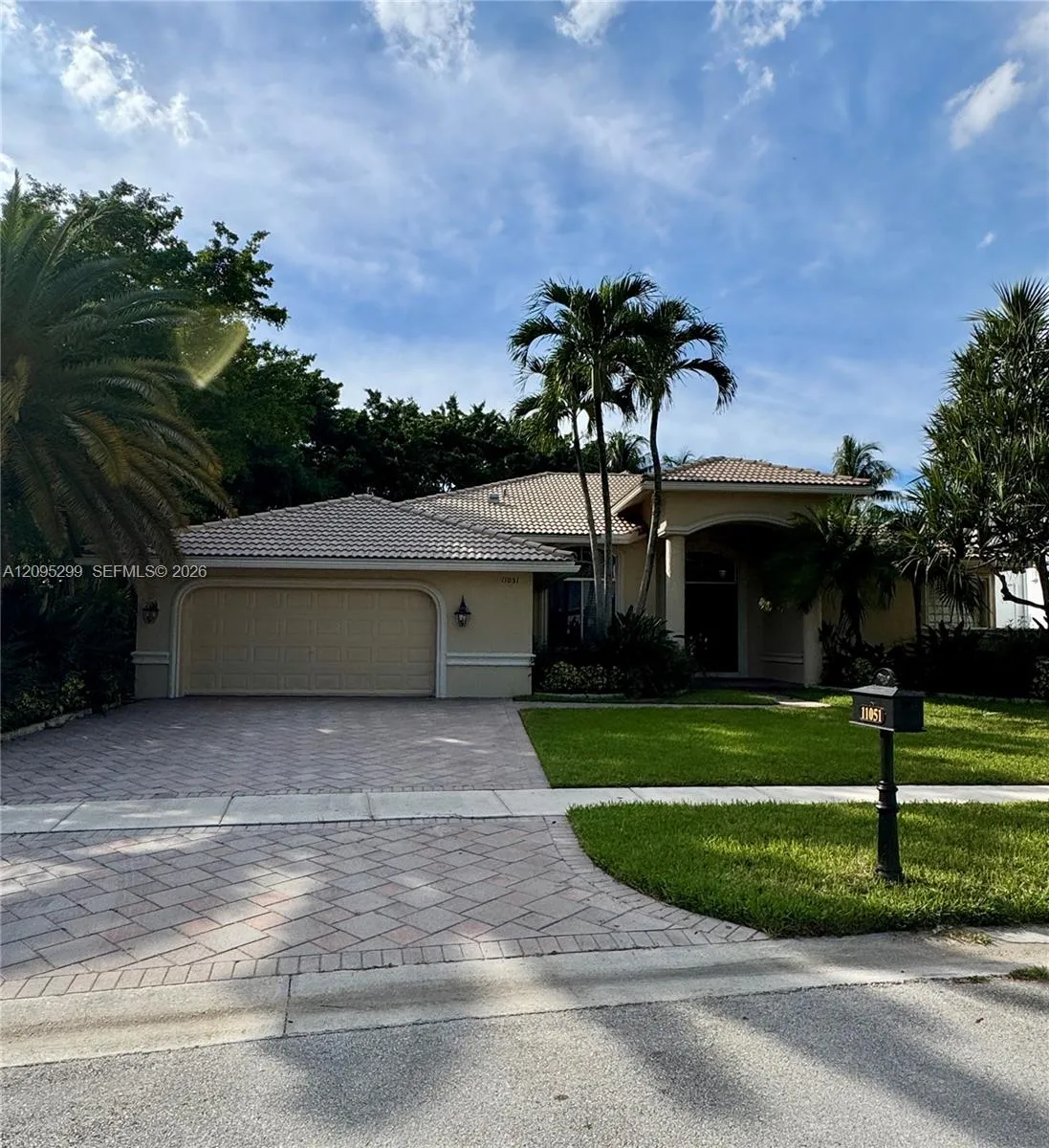 View details of listing 11051 Canary Island Court 11051, Plantation, FL 33324 Plantation with MLS# 