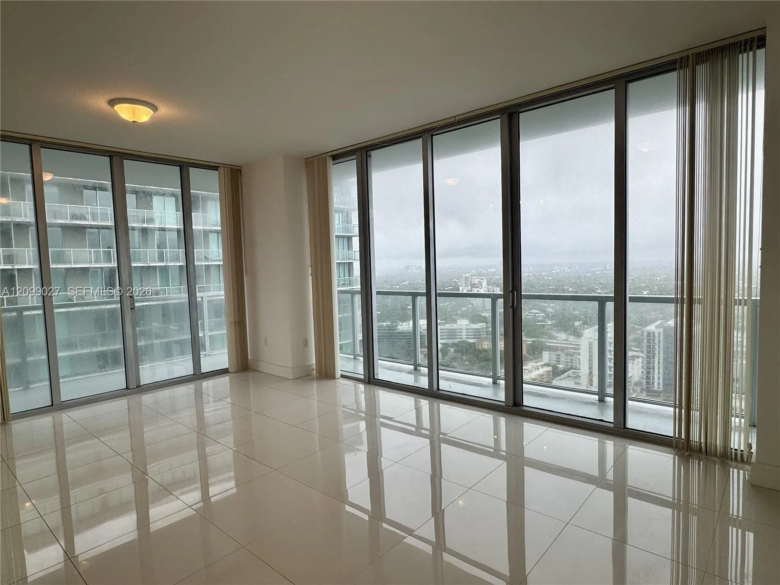 View details of listing 1111 SW 1st Avenue 3714, Miami, FL 33130 Miami with MLS# 