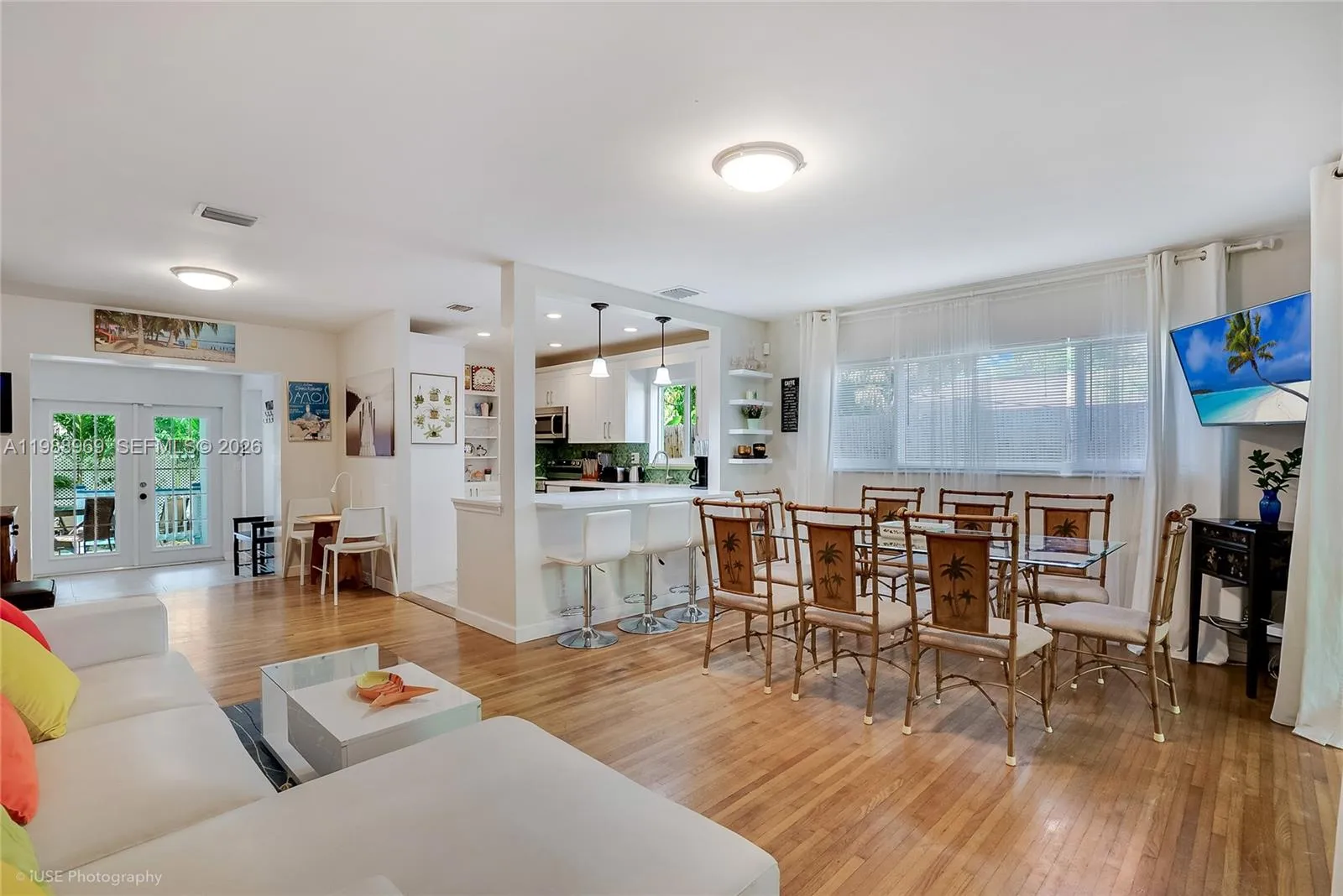 View details of listing 113 SW 2nd Street, Hallandale Beach, FL 33009 Hallandale Beach with MLS# 