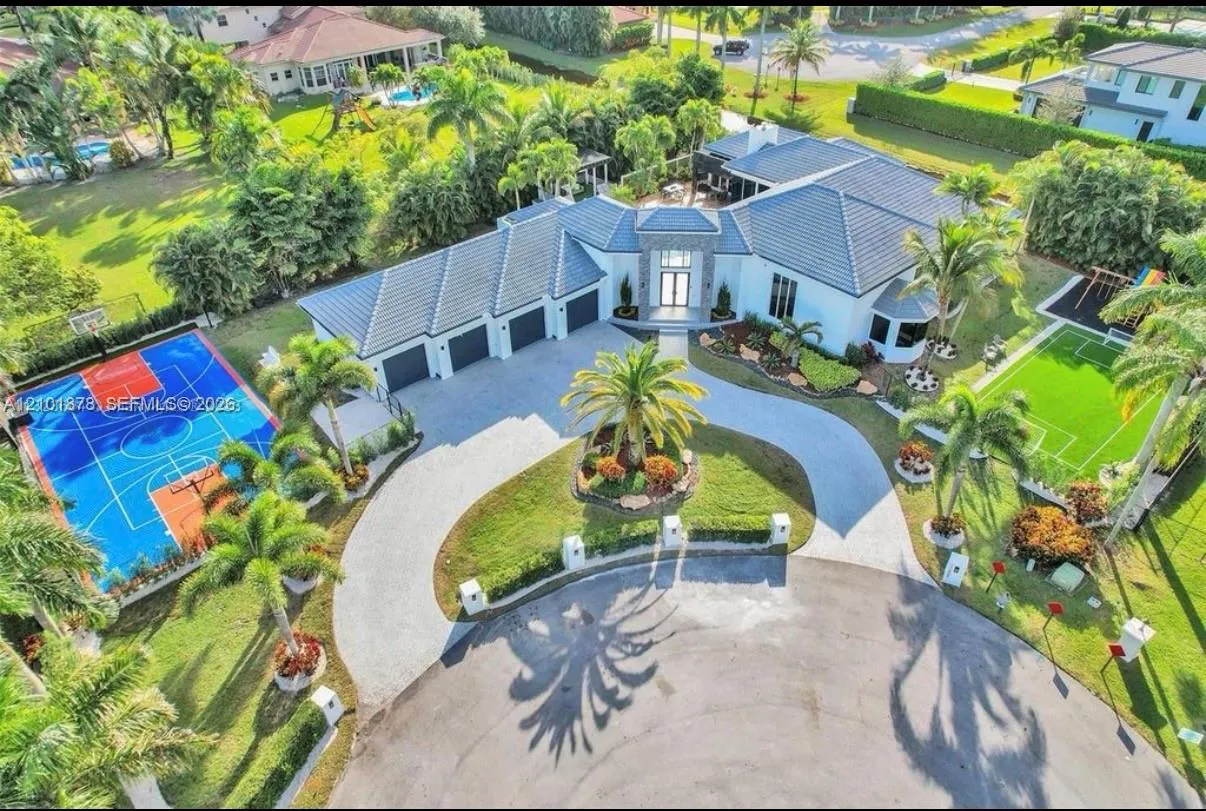 View details of listing 11400 NW 7th Street, Plantation, FL 33325 Plantation with MLS# 