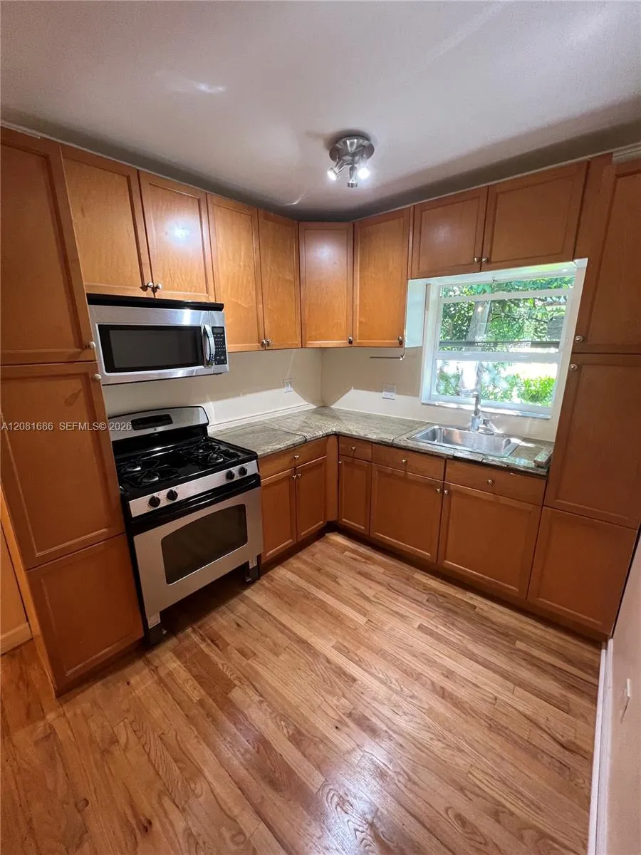 View details of listing 115 NE 14th Avenue 3, Fort Lauderdale, FL 33301 Fort Lauderdale with MLS#
