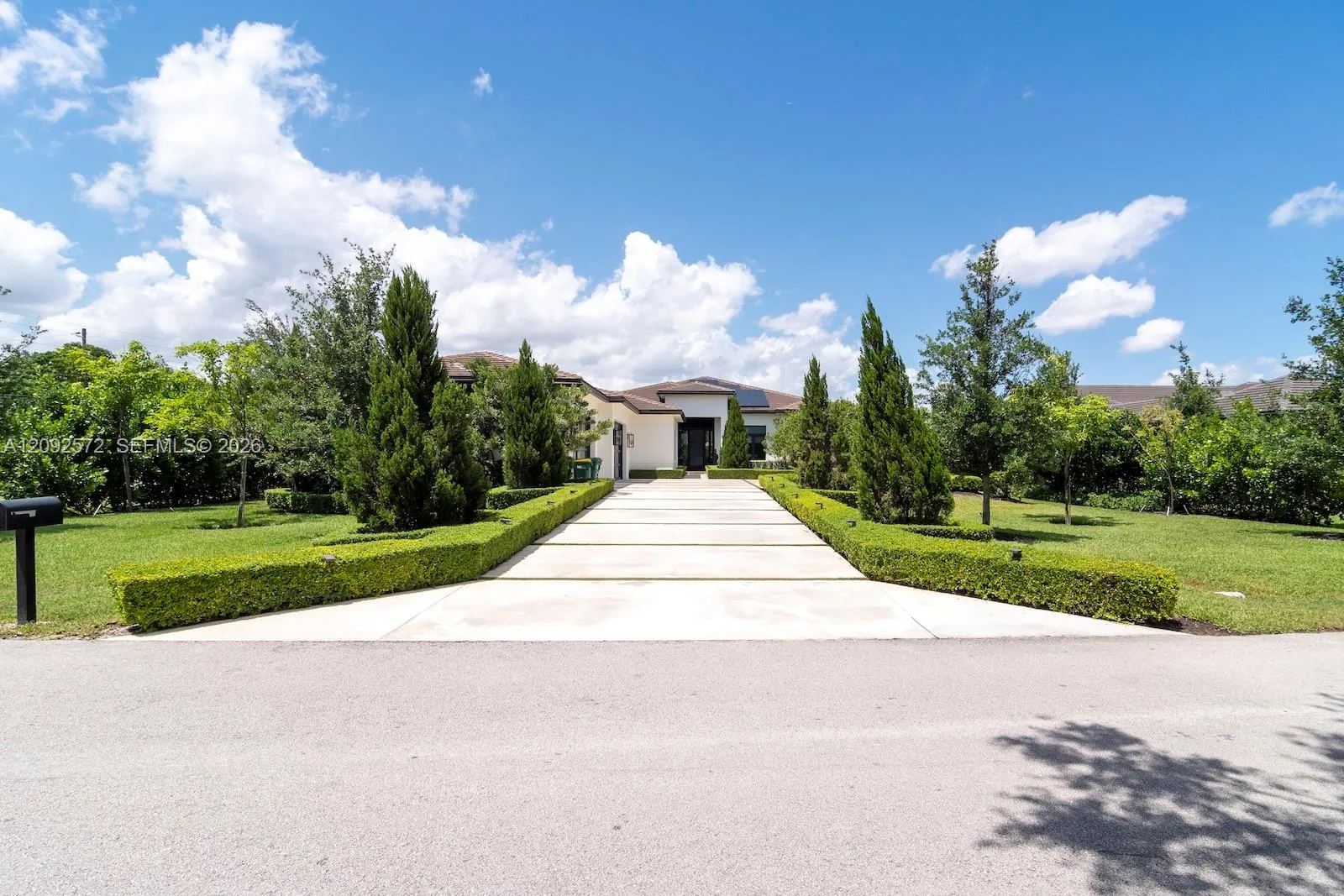 View details of listing 11791 NW 6th Place, Plantation, FL 33325 Plantation with MLS# 