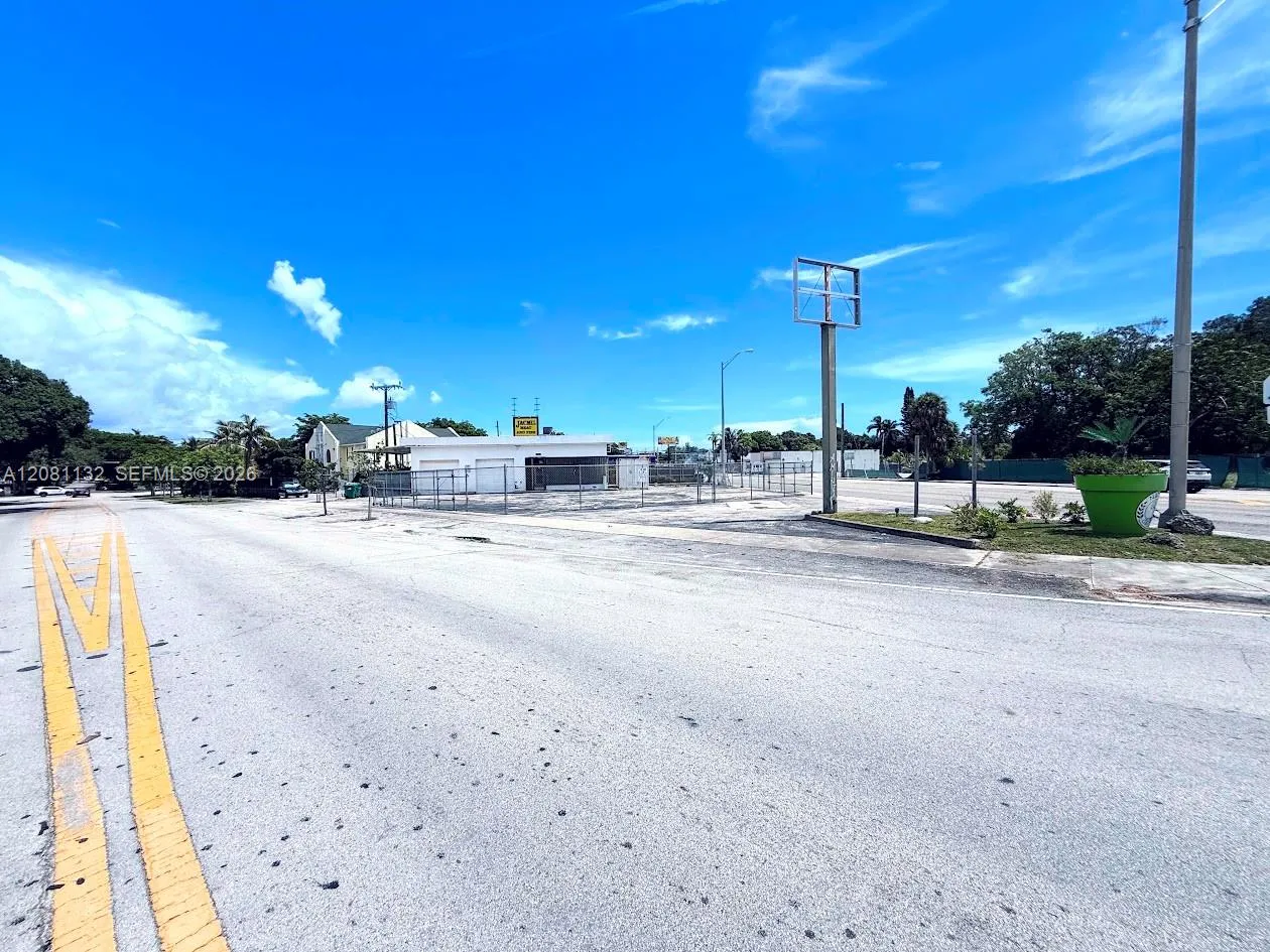 Listing  11815 NE 2nd Avenue, Miami, FL 33161, Miami, FL 33161