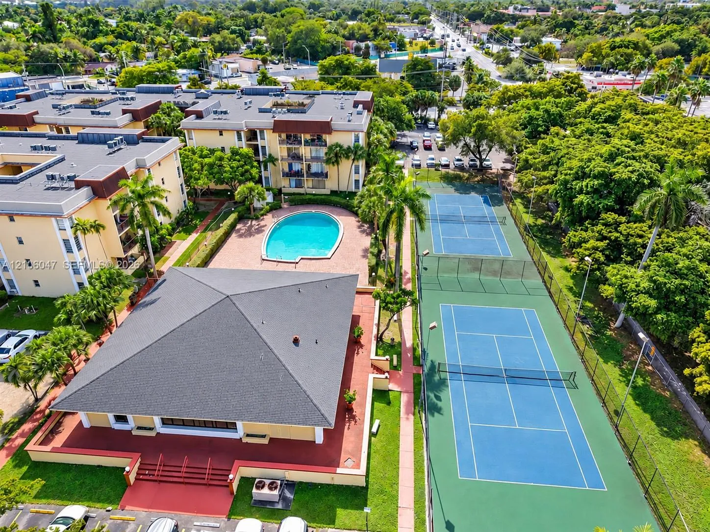 View details of listing 11905 NE 2nd Avenue C301, North Miami, FL 33161 North Miami with MLS#