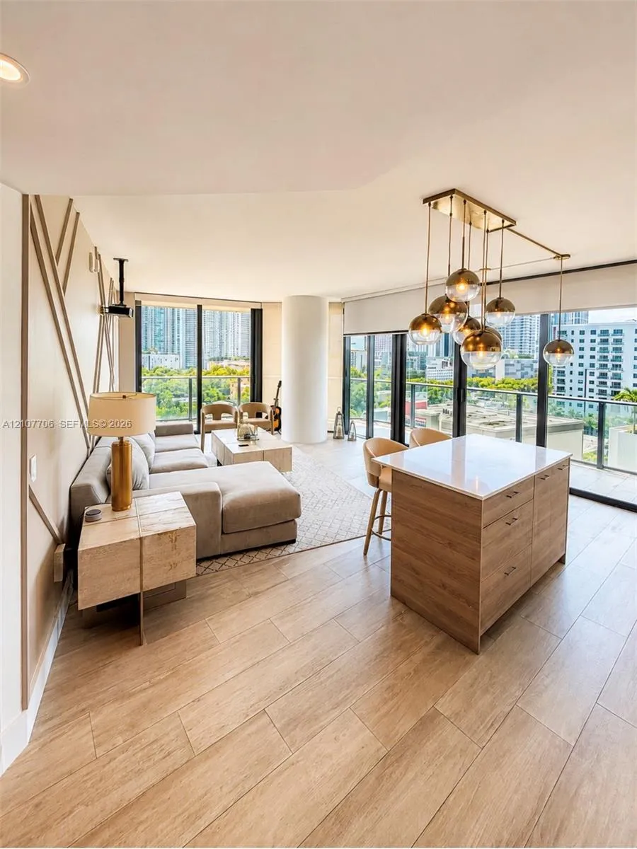 Listing  121 NE 34th Street 904, Miami, FL 33137, Miami, FL 33137