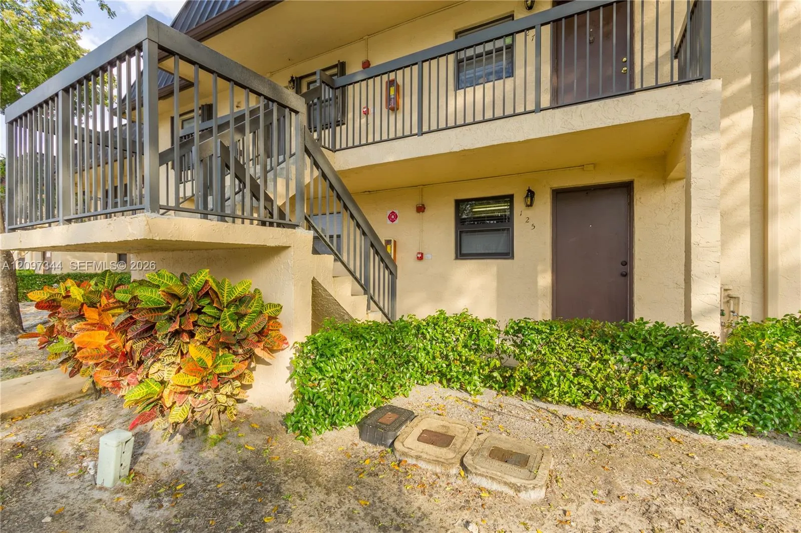 View details of listing 125 NW 93rd Avenue 125, Pembroke Pines, FL 33024 Pembroke Pines with MLS#
