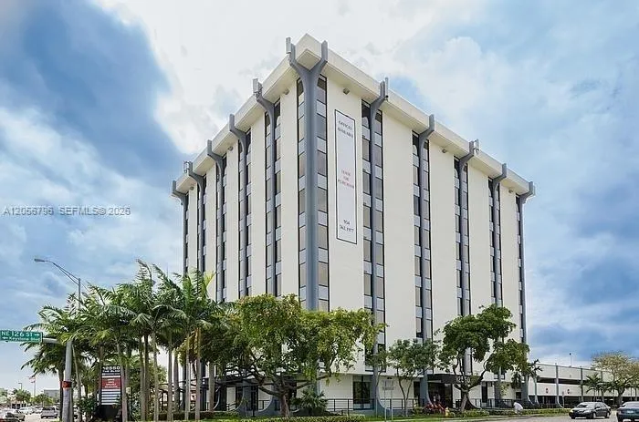 View details of listing 12550 Biscayne Boulevard 403, North Miami, FL 33181 North Miami with MLS#