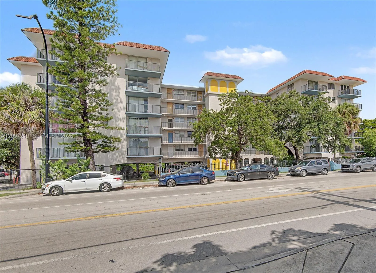 View details of listing 12590 NE 16th Avenue 402, North Miami, FL 33161 North Miami with MLS#