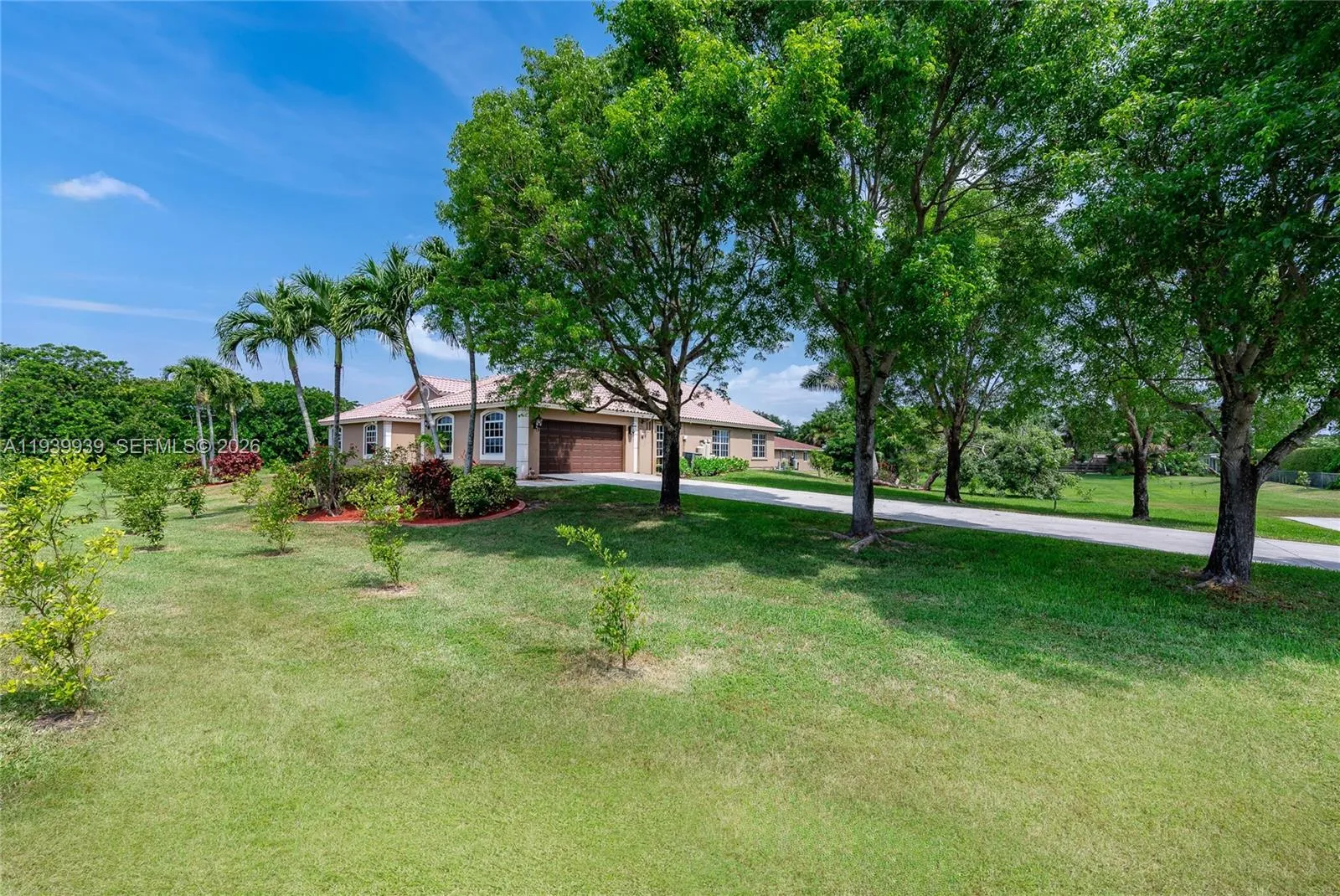 View details of listing 12851 Luray Road, Southwest Ranches, FL 33330 Southwest Ranches with MLS#