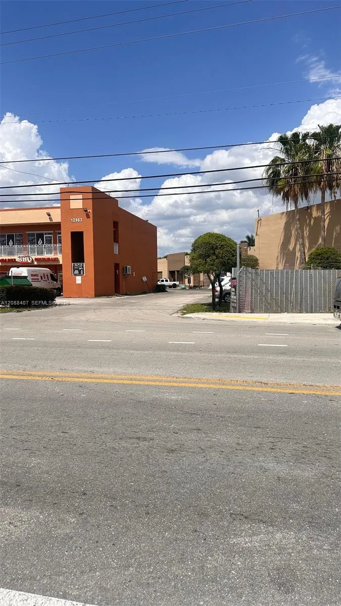 View details of listing 12905 W Okeechobee Road E-1, Hialeah Gardens, FL 33018 Hialeah Gardens with MLS# 