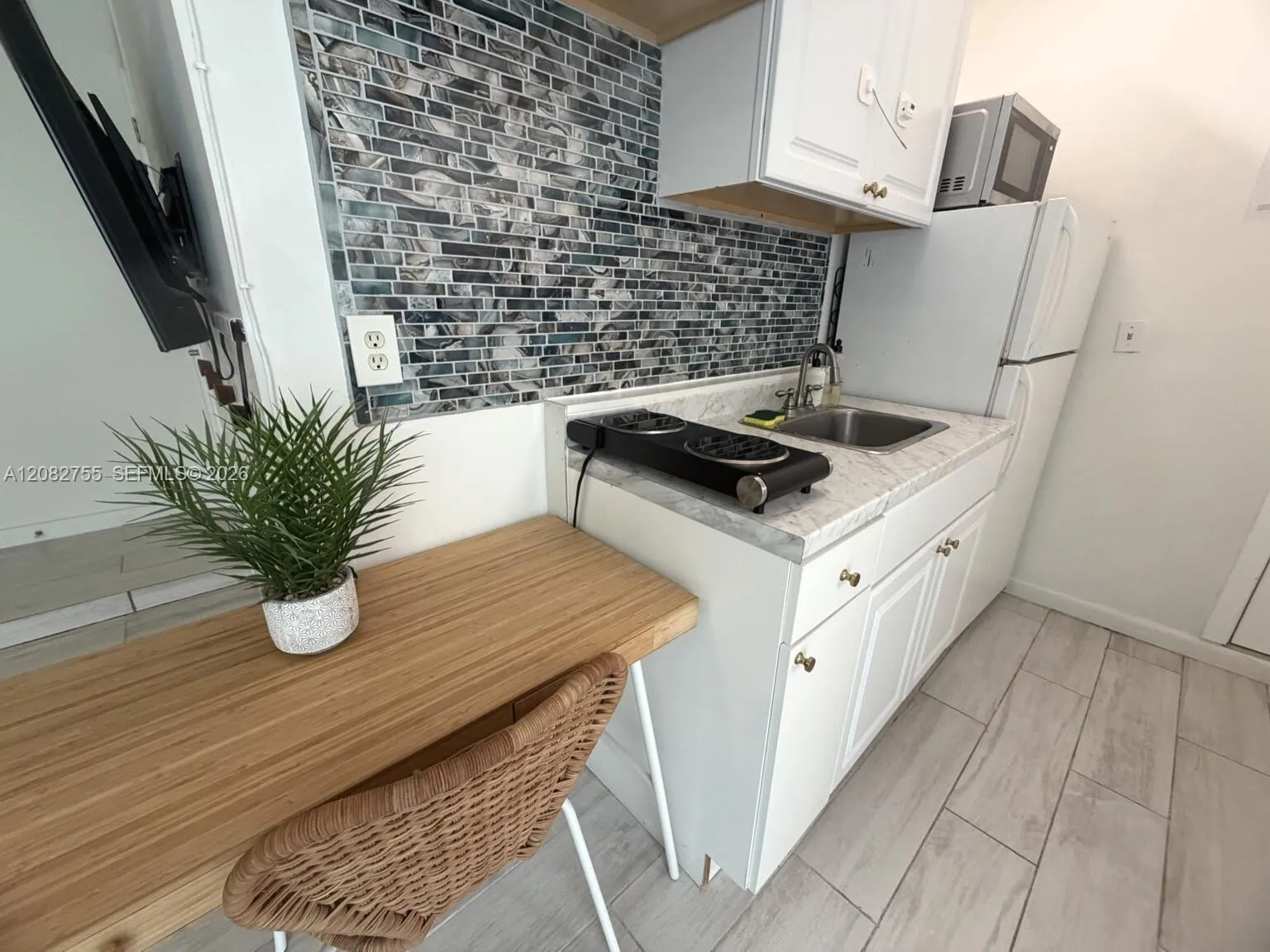 View details of listing 1300 Arthur Street, Hollywood, FL 33019 Hollywood with MLS#