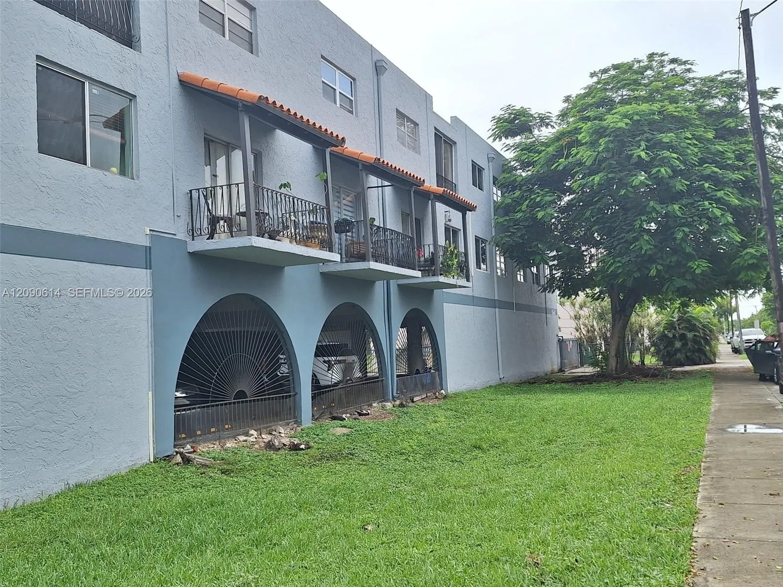 Listing  1300 W 53rd Street 38, Hialeah, FL 33012, Hialeah, FL 33012