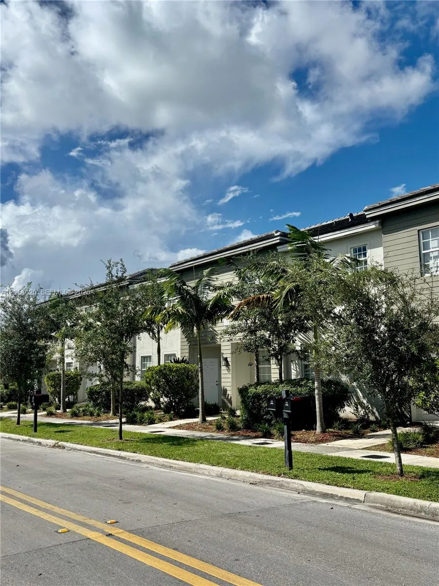View details of listing 1310 NW 6th Avenue G, Florida City, FL 33034 Florida City with MLS#