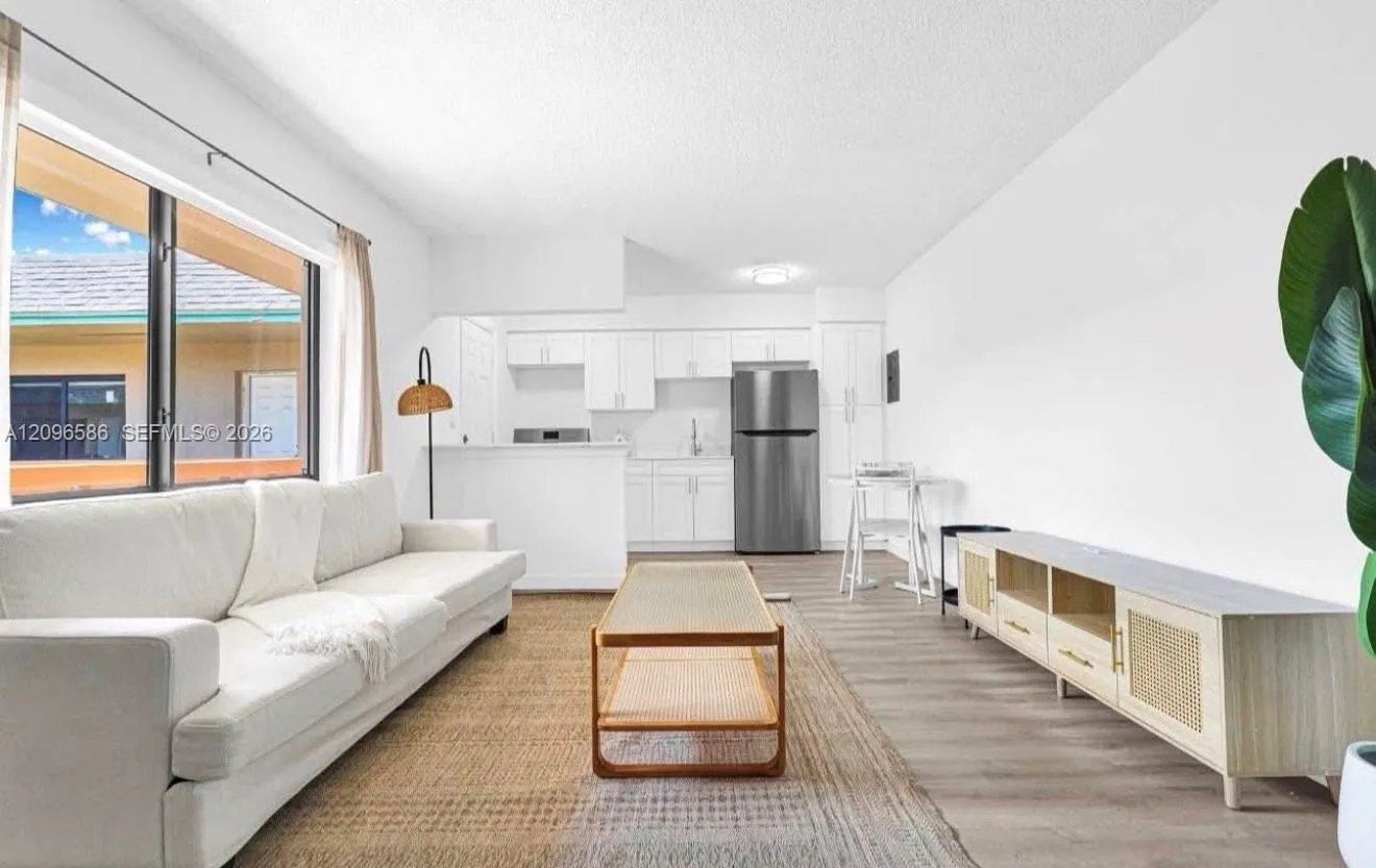 View details of listing 13210 Memorial Highway 208, North Miami, FL 33161 North Miami with MLS#