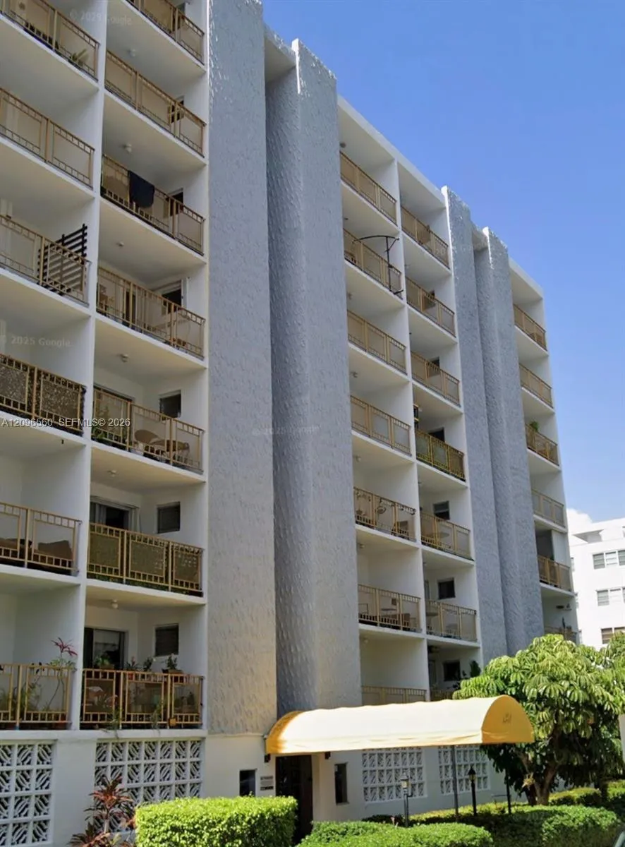 View details of listing 1340 Lincoln Road 505, Miami Beach, FL 33139 Miami Beach with MLS# 