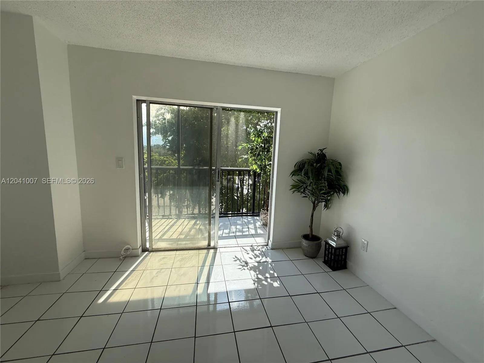 View details of listing 13455 NE 10th Avenue 410, North Miami, FL 33161 North Miami with MLS#