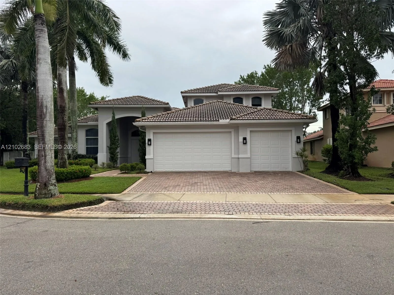 View details of listing 1360 Victoria Isle Drive, Weston, FL 33327 Weston with MLS#