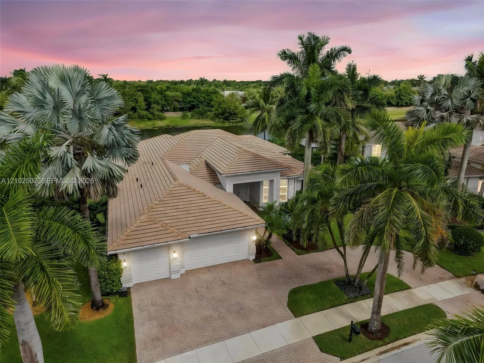 View details of listing 1378 Victoria Isle Drive, Weston, FL 33327 Weston with MLS#
