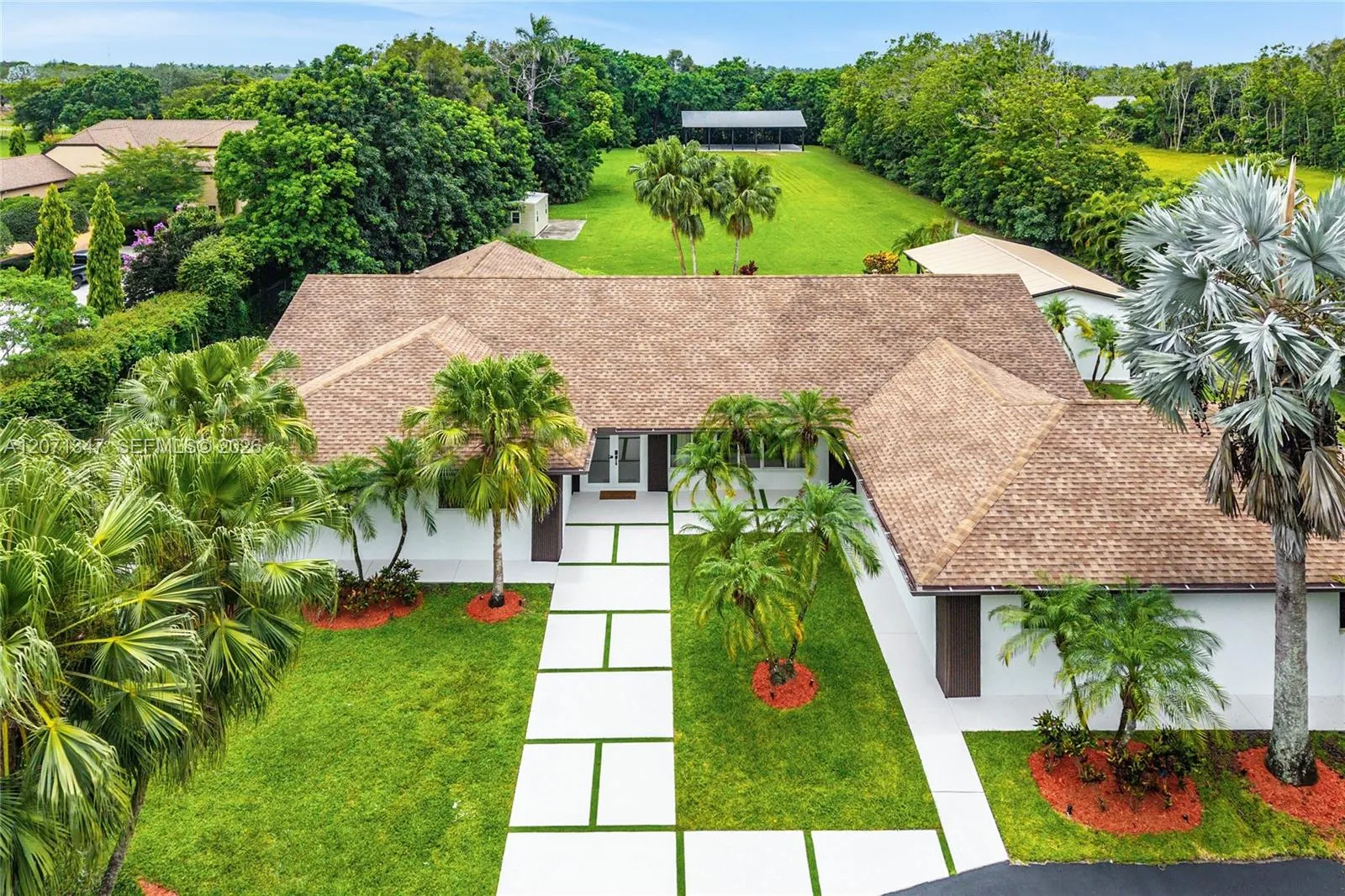 View details of listing 13900 Mustang Trail, Southwest Ranches, FL 33330 Southwest Ranches with MLS#