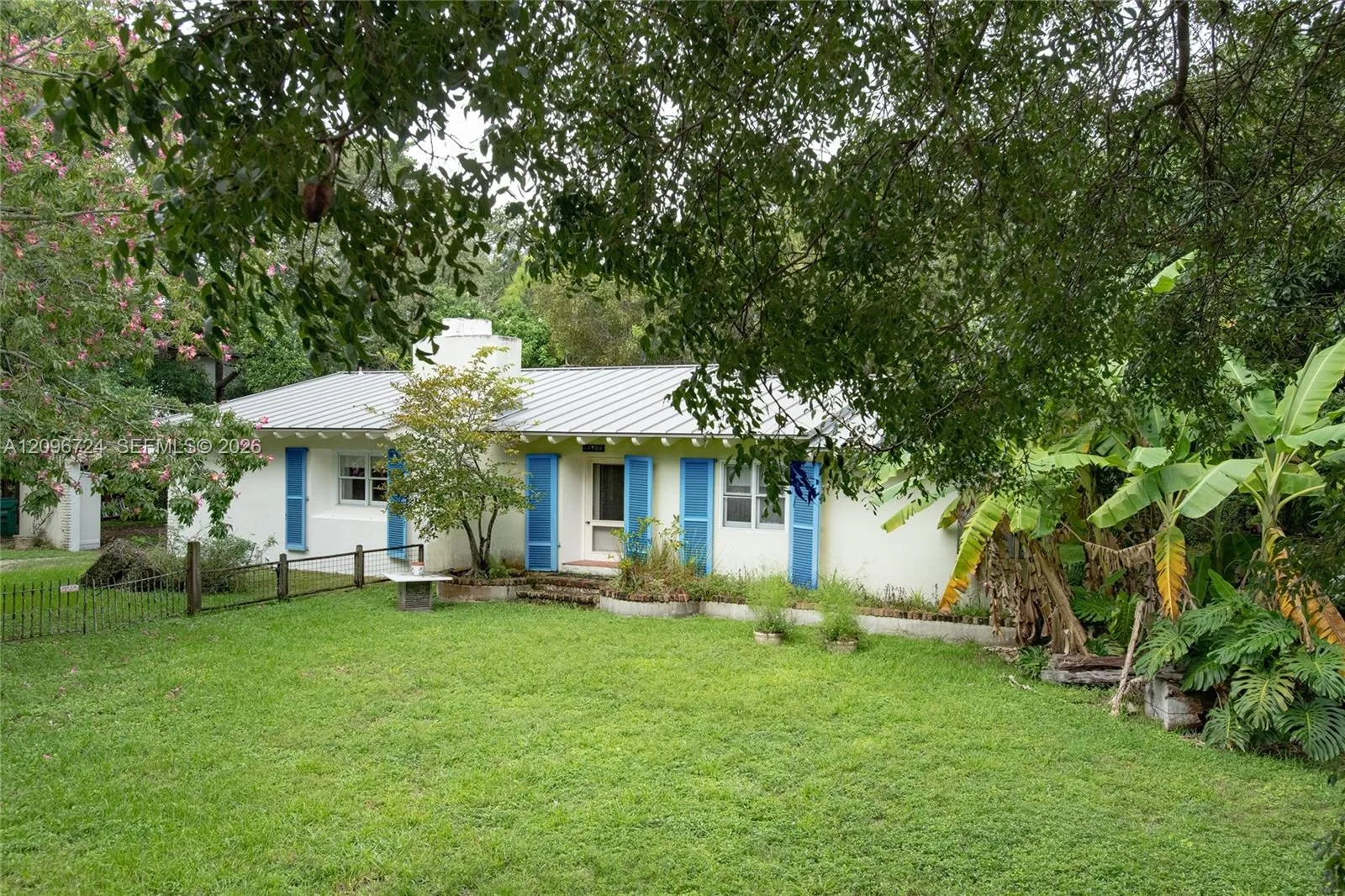 View details of listing 13900 Old Cutler Road, Palmetto Bay, FL 33158 Palmetto Bay with MLS# 